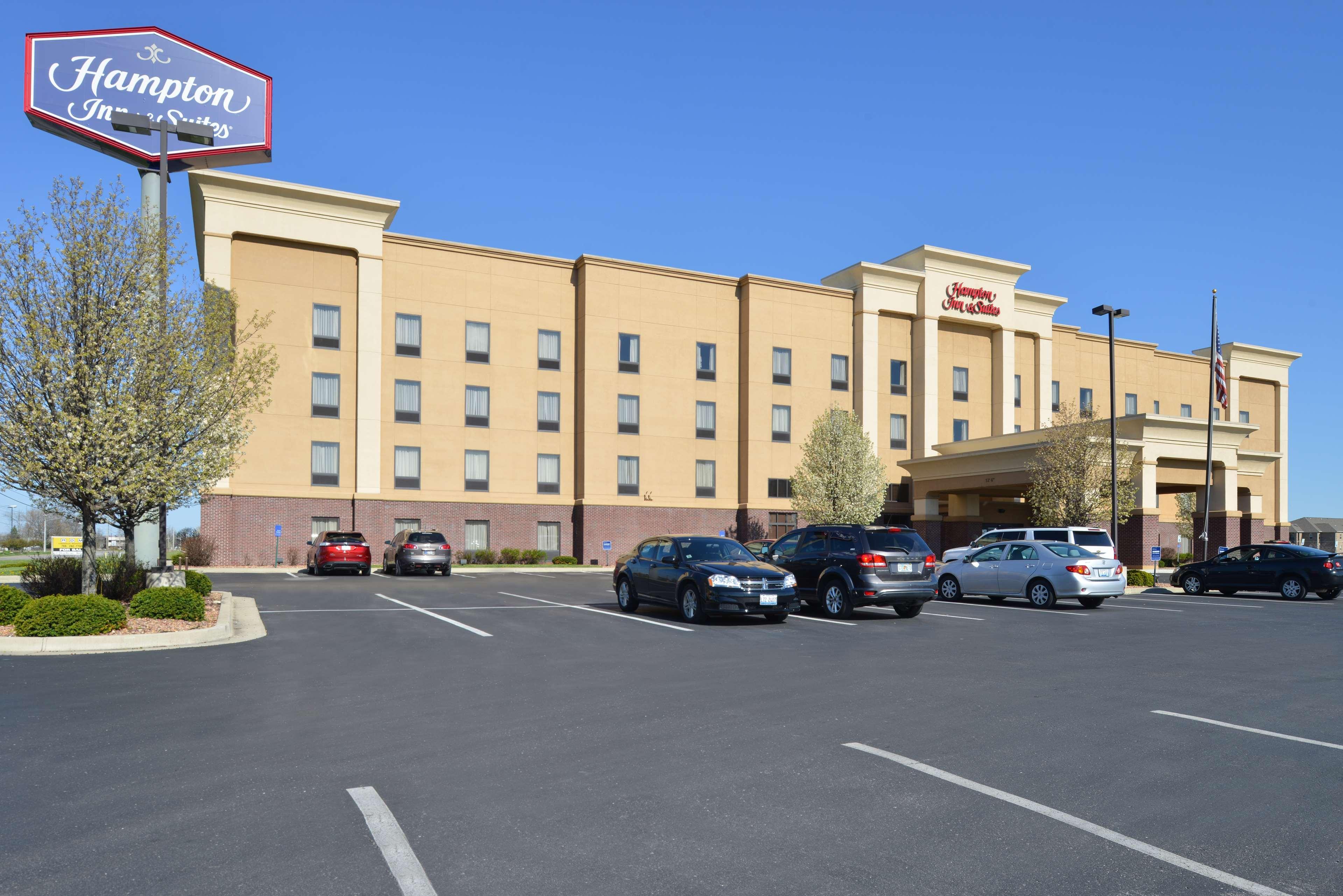 Hampton Inn & Suites Muncie Exterior photo