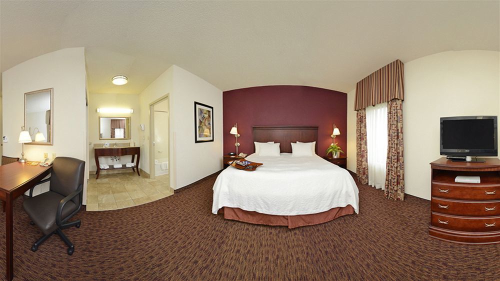 Hampton Inn & Suites Muncie Exterior photo