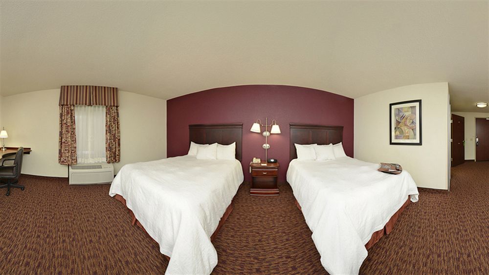 Hampton Inn & Suites Muncie Exterior photo